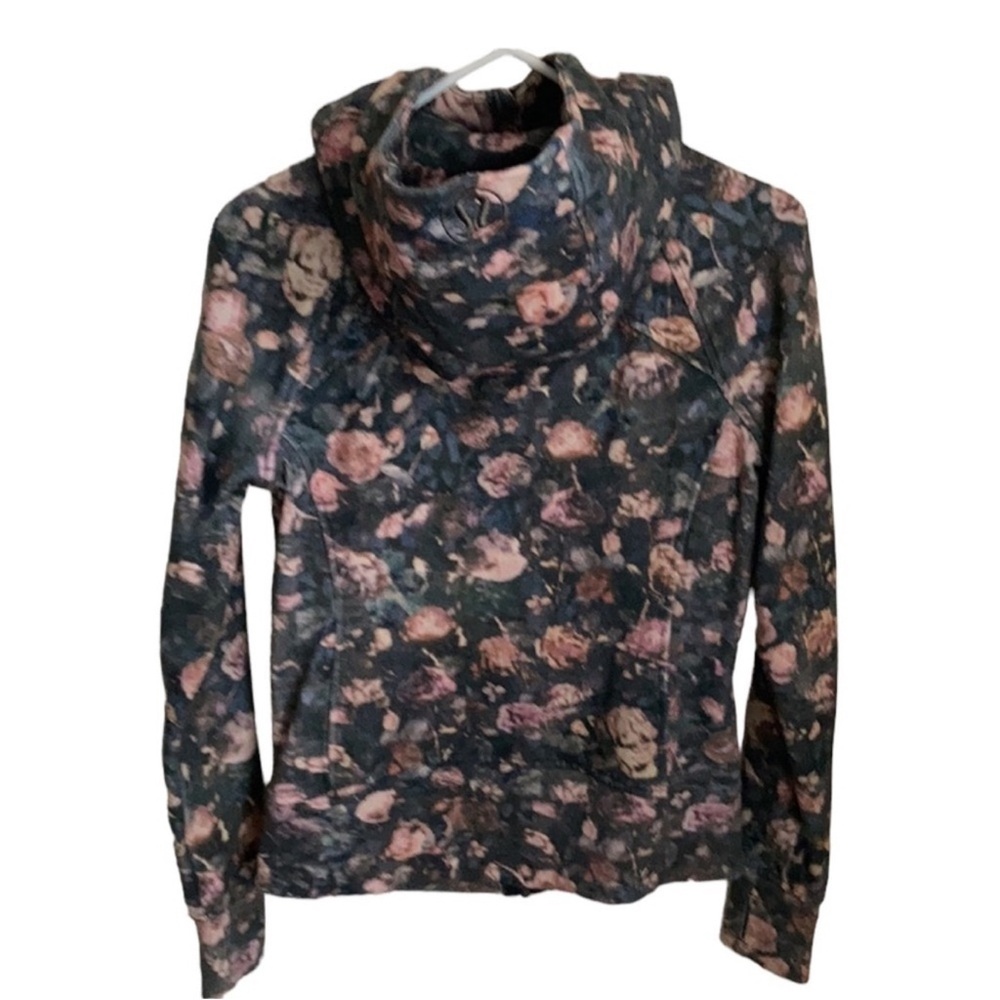 Lululemon Scuba Hoodie *Light
Cotton Fleece
Frosted Rose Multi size 6 - Picture 7 of 10